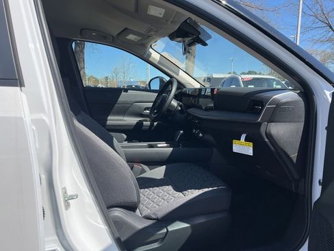 New 2025 Nissan Kicks SV w/ Illumination Package image 18