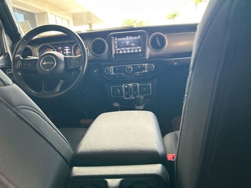 Used 2018 Jeep Wrangler Unlimited Sport S AWD/4WD image 28