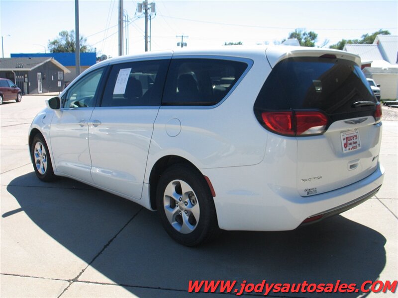 Used 2017 Chrysler Pacifica Touring Plus FWD image 37
