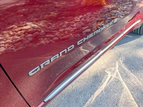 Used 2023 Jeep Grand Cherokee Summit AWD/4WD image 10