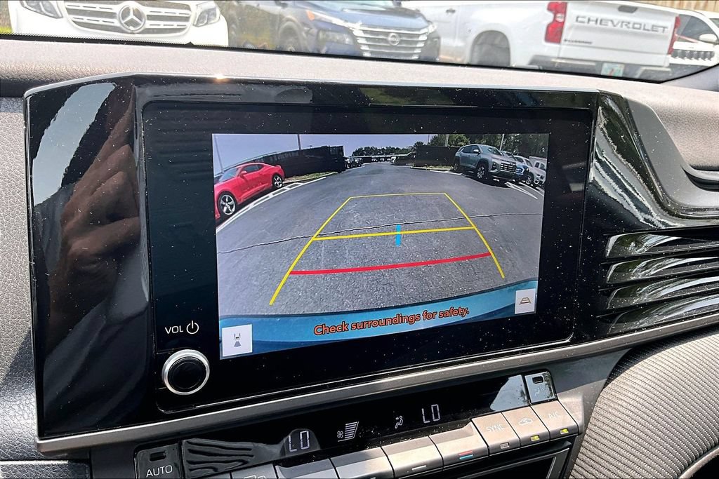 Used 2025 Toyota Camry SE FWD image 14