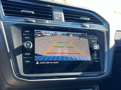 Used 2022 Volkswagen Tiguan SE image 29