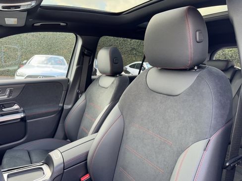 Used 2024 Mercedes-Benz EQB 300 4MATIC image 20