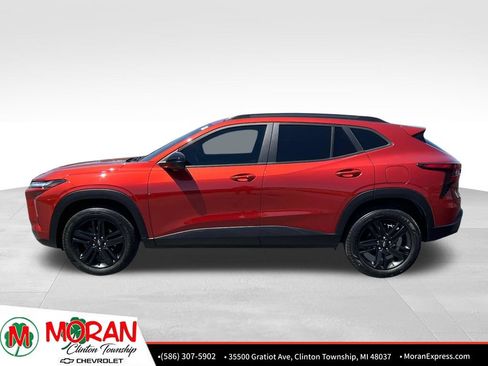 Certified 2024 Chevrolet Trax ACTIV w/ Driver Confidence Package FWD image 3