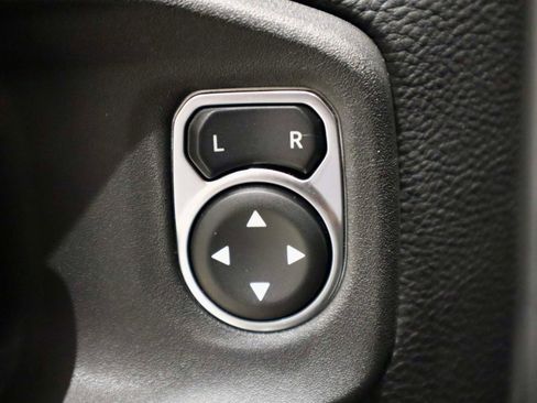 Used 2022 Jeep Wrangler Unlimited Sahara AWD/4WD image 23