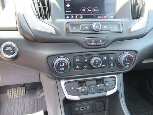 Used 2024 GMC Terrain SLE w/ Driver Convenience Package AWD/4WD image 25