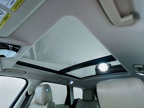 Used 2016 Land Rover Range Rover Sport HSE image 23