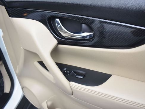 Used 2020 Nissan Rogue SL w/ Premium Package image 23