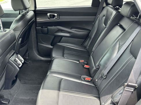 Used 2024 Kia Sorento S FWD image 12