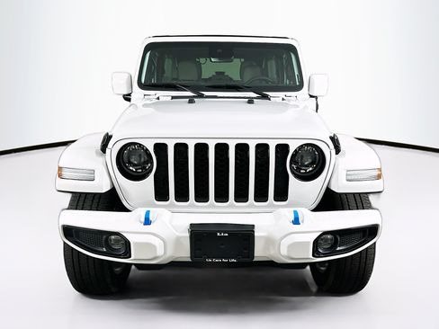 Used 2023 Jeep Wrangler Unlimited Sahara AWD/4WD image 2