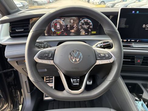 New 2026 Volkswagen Tiguan SE R-Line FWD image 25