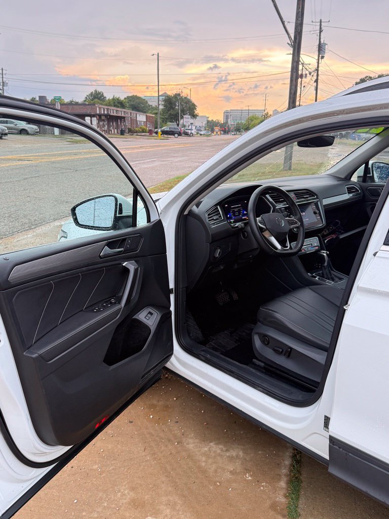 Used 2022 Volkswagen Tiguan SE FWD image 3