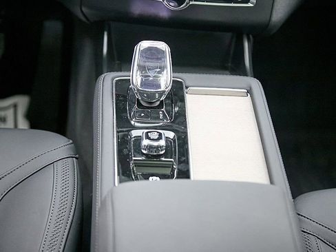 New 2026 Volvo XC90 B6 Plus w/ Protection Package Premier image 31