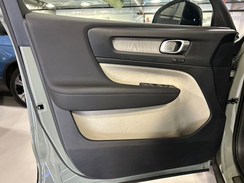 Certified 2024 Volvo XC40 B5 Plus w/ Protection Package Premier image 9