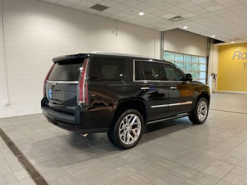 Used 2017 Cadillac Escalade Premium Luxury AWD/4WD image 5