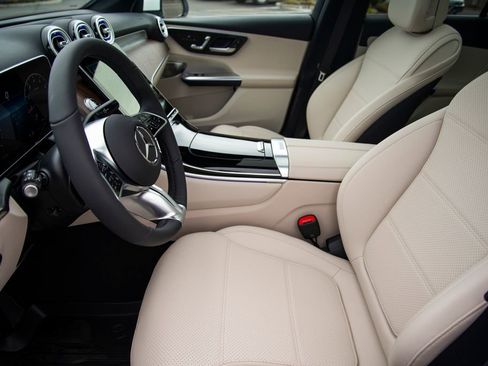 Used 2026 Mercedes-Benz GLC 300 4MATIC image 11
