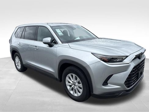 Used 2025 Toyota Grand Highlander FWD image 8