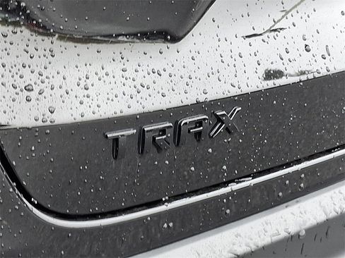 Used 2024 Chevrolet Trax RS w/ Sunroof Package image 32