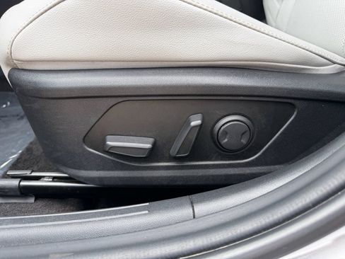 Used 2024 Hyundai Elantra Limited FWD image 10