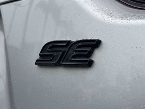 Used 2022 Toyota Corolla SE image 38