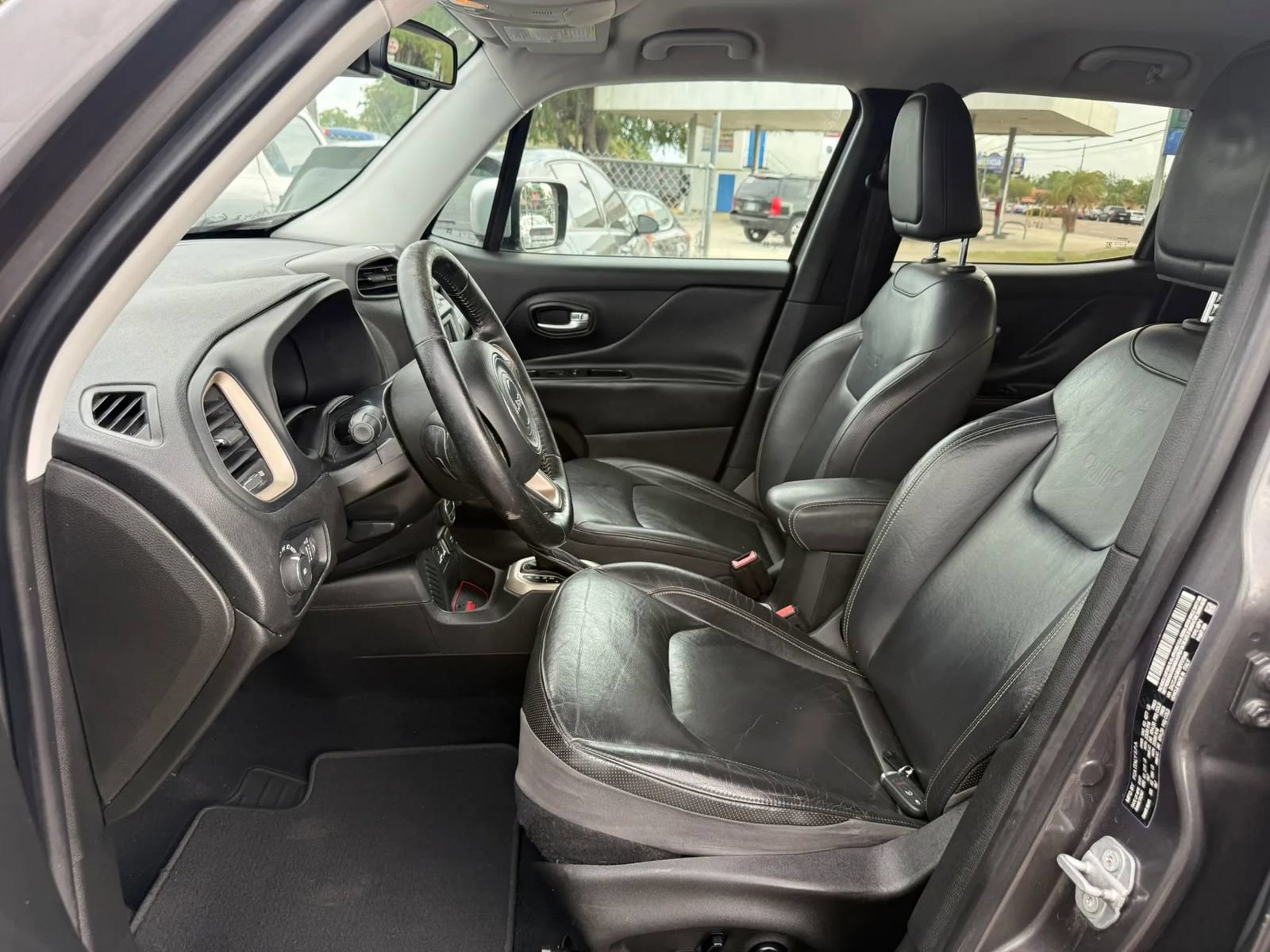 Used 2017 Jeep Renegade Limited FWD image 9