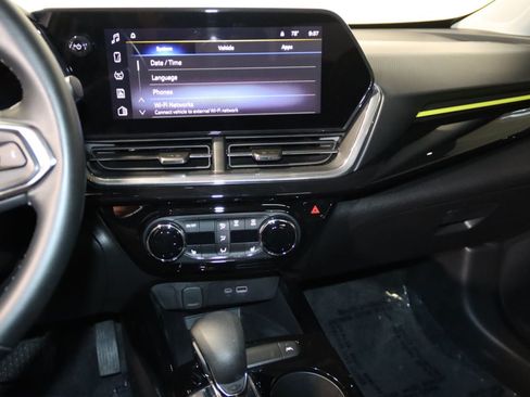Used 2025 Chevrolet Trax ACTIV w/ Sunroof Package FWD image 47