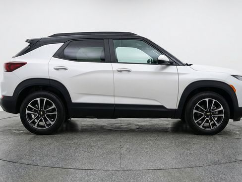 Used 2025 Chevrolet TrailBlazer LT image 11