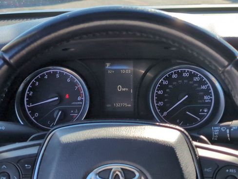 Used 2020 Toyota Camry SE image 18