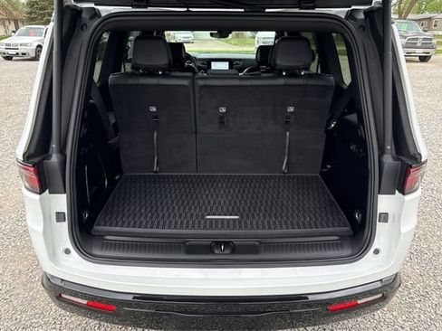 Used 2024 Jeep Wagoneer Series II w/ Convenience Group I AWD/4WD image 12