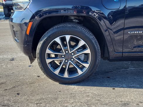 Used 2022 Jeep Grand Cherokee Overland w/ Advanced Protech Group III image 10