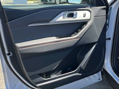 New 2026 Ford Explorer Active w/ Active Comfort Package RWD image 13