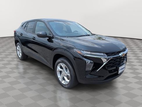 New 2026 Chevrolet Trax LS w/ LS Convenience Package FWD image 4