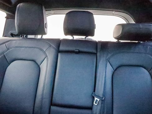 Used 2023 Land Rover Defender 90 S image 23