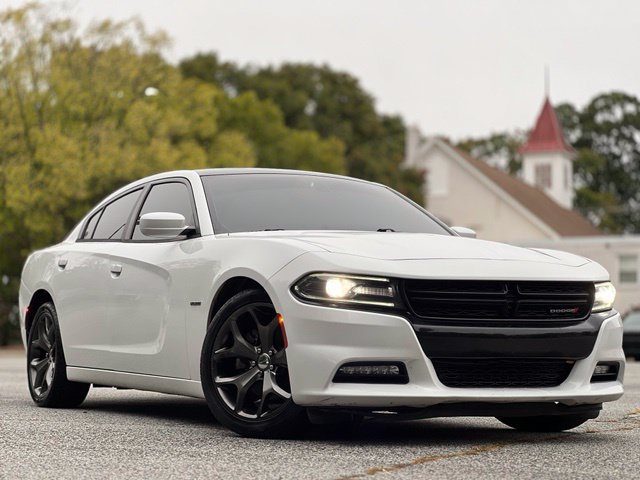 Used 2015 Dodge Charger R/T w/ Plus Group RWD image 3