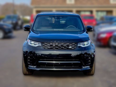 Used 2025 Land Rover Discovery Dynamic SE AWD/4WD image 3