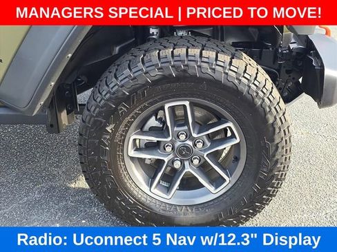 Used 2025 Jeep Gladiator Mojave w/ Convenience Group AWD/4WD image 15
