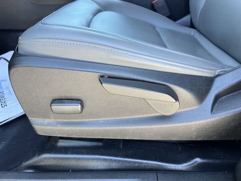 Used 2022 Chevrolet Colorado W/T w/ WT Convenience Package RWD image 12