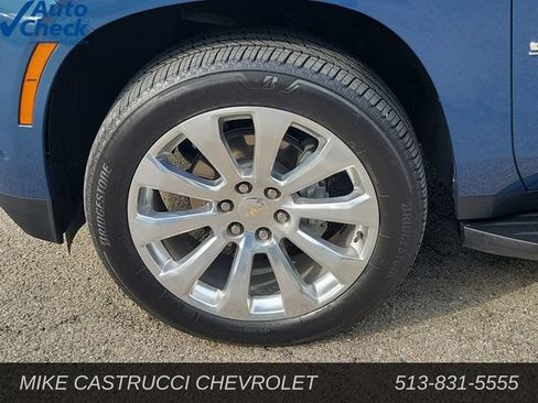 Used 2025 Chevrolet Suburban Premier AWD/4WD image 9