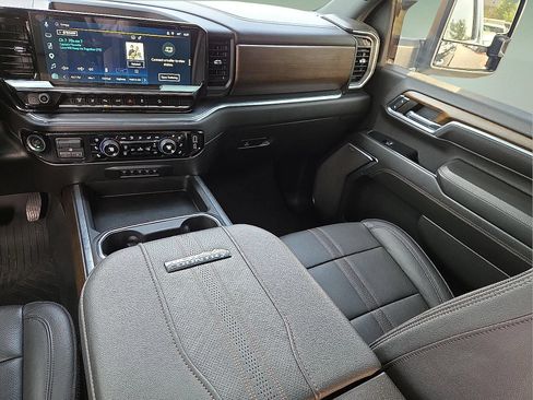 Used 2024 Chevrolet Silverado 2500 High Country w/ High Country Premium Package AWD/4WD image 12