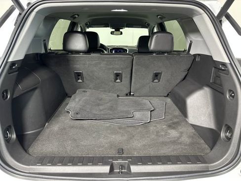 Used 2023 GMC Terrain SLT w/ Infotainment Package II image 26