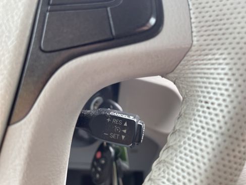 Used 2014 Toyota Sienna SE w/ SE Premium Package w/Entune image 20