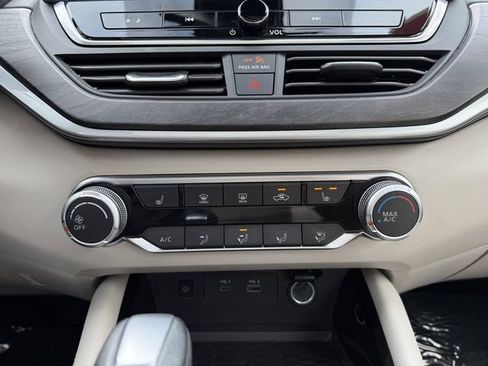 Used 2023 Nissan Altima 2.5 SV w/ SV Premium Package FWD image 19