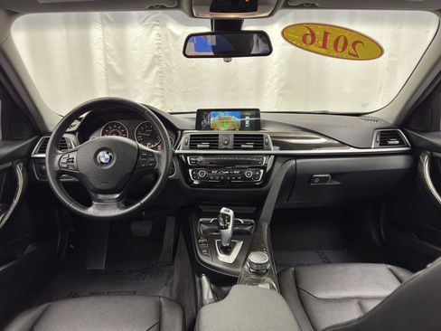 Used 2016 BMW 320i xDrive Sedan w/ Driver Assistance Package image 27