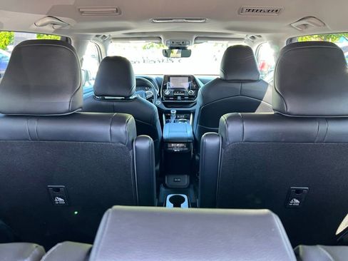 Used 2024 Toyota Highlander XLE AWD/4WD image 20