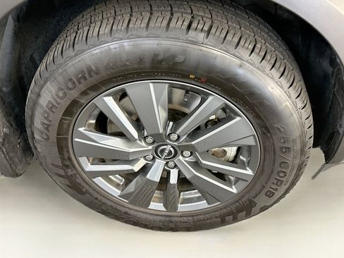 Used 2023 Nissan Pathfinder SV image 11