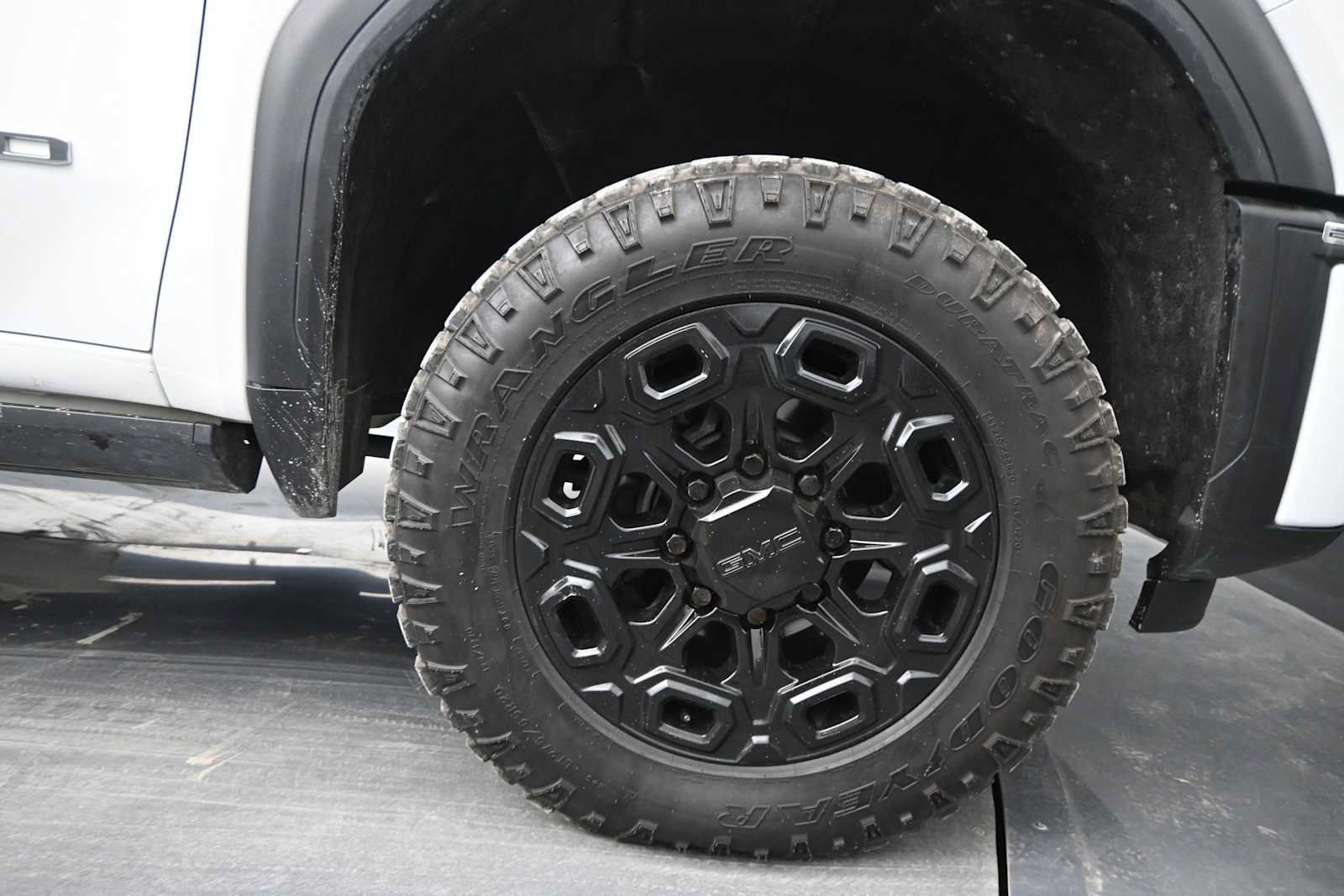 Used 2024 GMC Sierra 2500 AT4 w/ AT4 Premium Plus Package AWD/4WD image 24