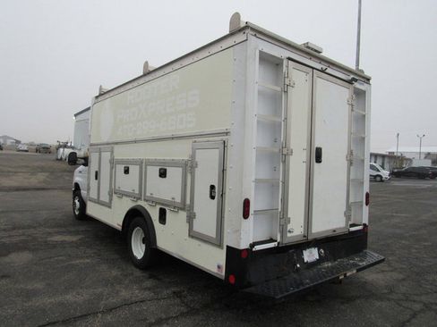 Used 2023 Ford E-450 and Econoline 450 Super Duty w/ Power Windows & Locks Group image 5