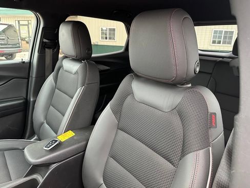 Used 2023 Chevrolet TrailBlazer RS w/ Convenience Package FWD image 3