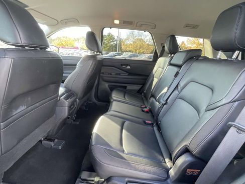 Used 2023 Nissan Pathfinder SL image 12