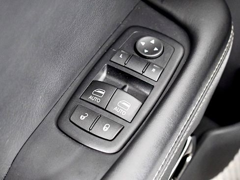 Used 2015 Dodge Challenger SRT Hellcat image 17